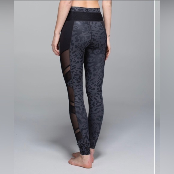 Lululemon Just Breathe‎ Pant Animal Swirl Deep Coal Light / Black leggings - Picture 3 of 13